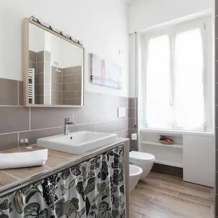 Piazzale Susa Bright Flat Con Veranda Милан
